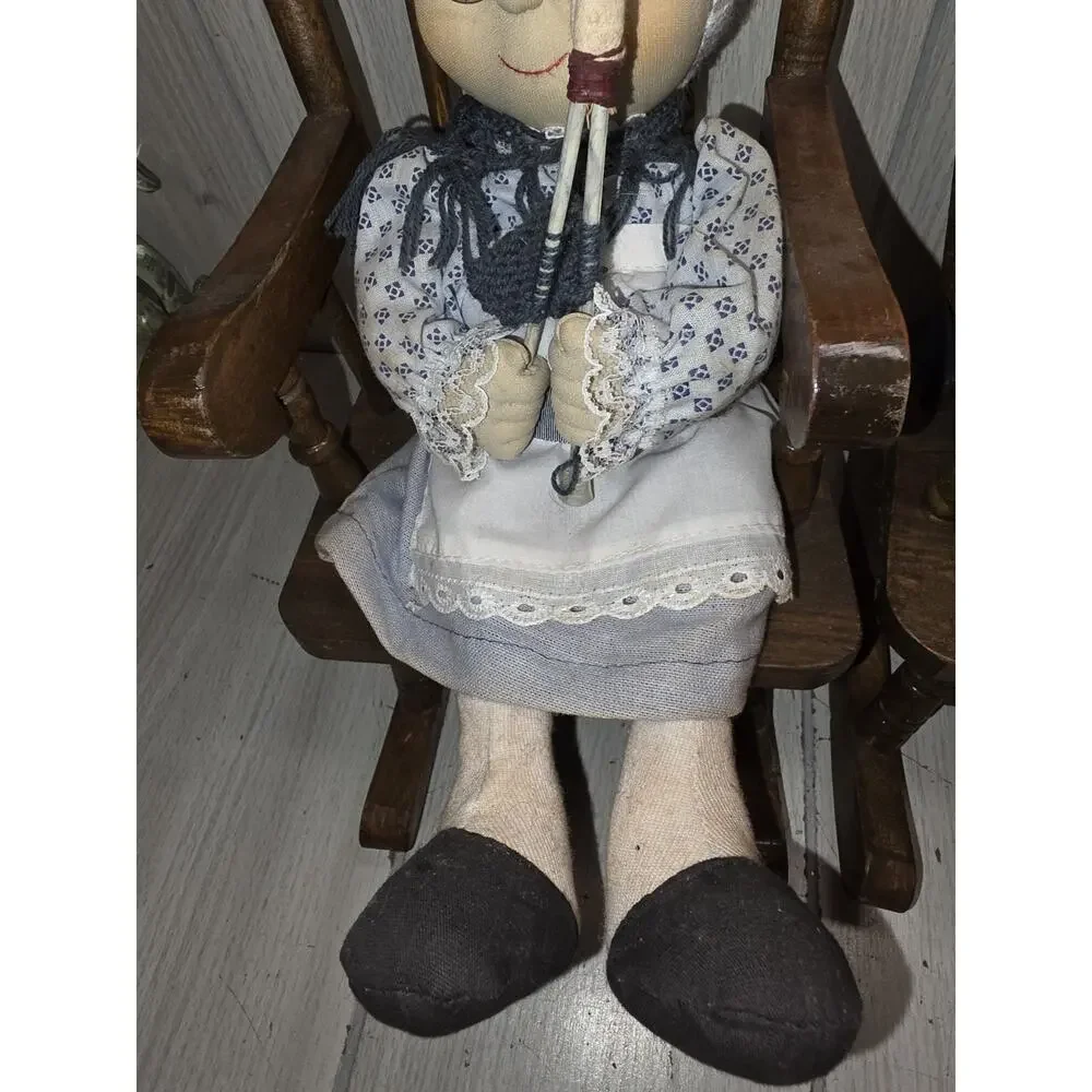 Vintage German Oma And Opa Grandma Grandpa Handmade Dolls In Rocking Chairs Read